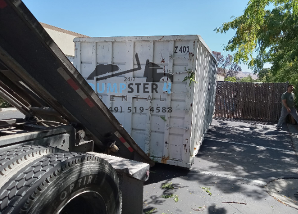4 Best Uses of Roll-off Dumpsters
