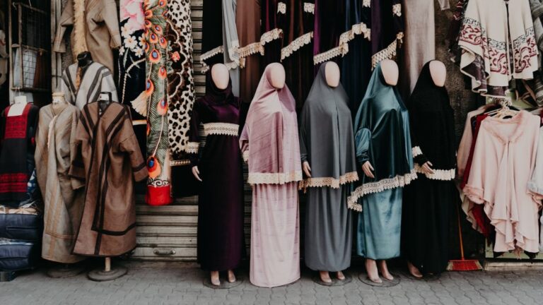 What to Wear When Traveling to the Middle East