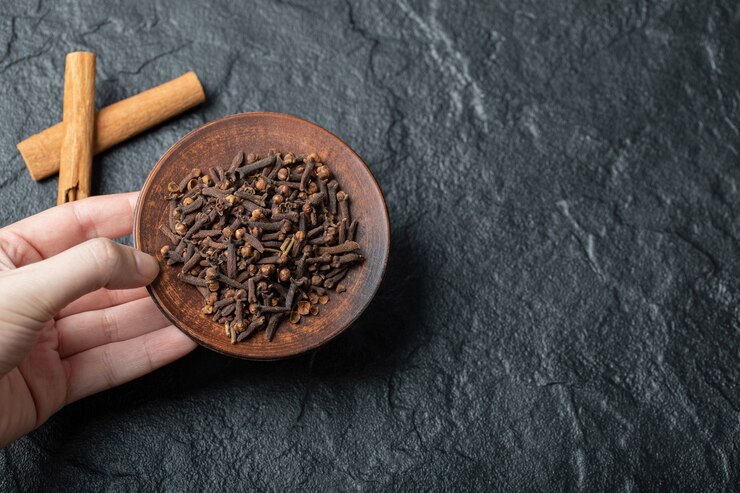Exploring the Many Benefits and Uses of Ground Cloves