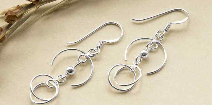 The Ultimate Guide to Choosing and Wearing Silver Dangle Earrings