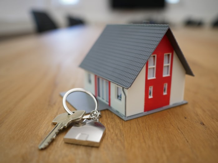 Conveyancer vs. Solicitor: Navigating the Home Buying Journey
